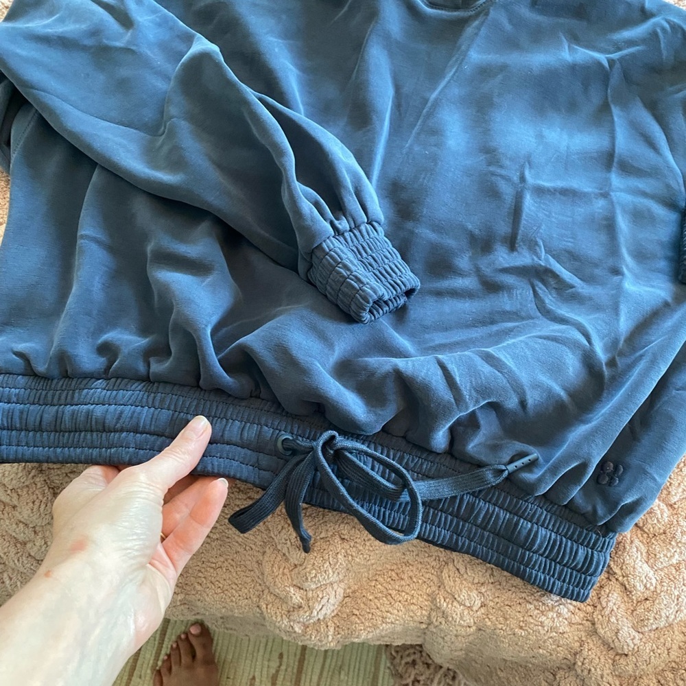 Sweaty Betty Sand Wash Cloud Weight Crop Hoodie - Picture 8 of 8